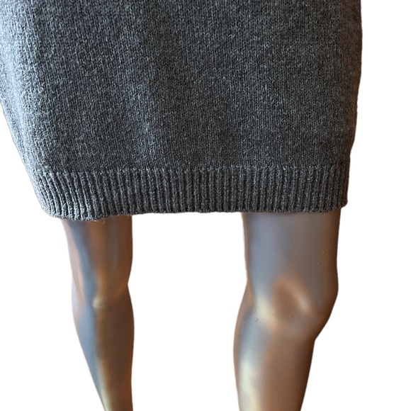 EUC ABERCROMBIE AND FITCH GRAY SWEATER DRESS WITH ZIPPERS. MEDIUM. - Picture 4 of 5